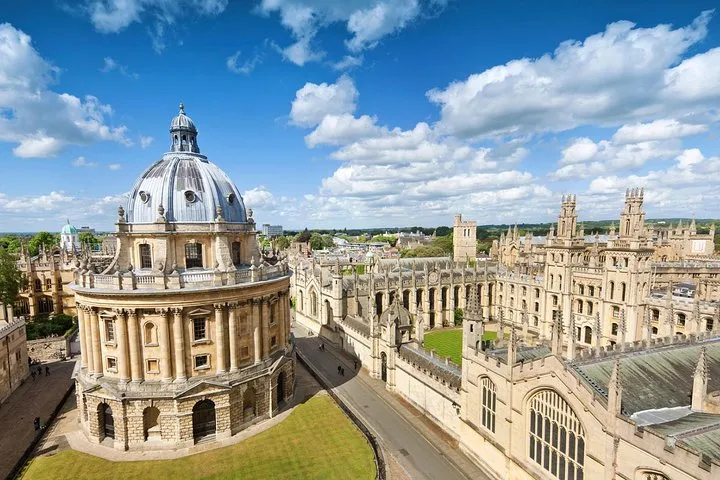 Private Chauffeured Minivan Tour of Oxford from London with a Blue Badge Guide