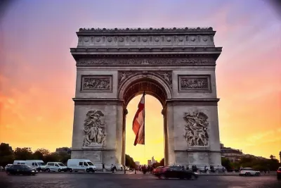 Discover Spectacular Paris: Self-Guided Audio Tour