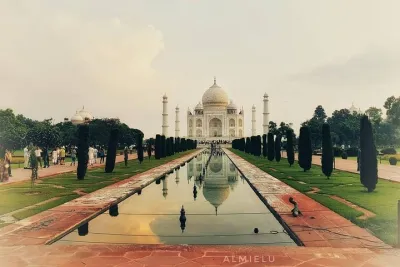 Delhi Agra and Taj Mahal Private Day Trip by Express Train with Lunch
