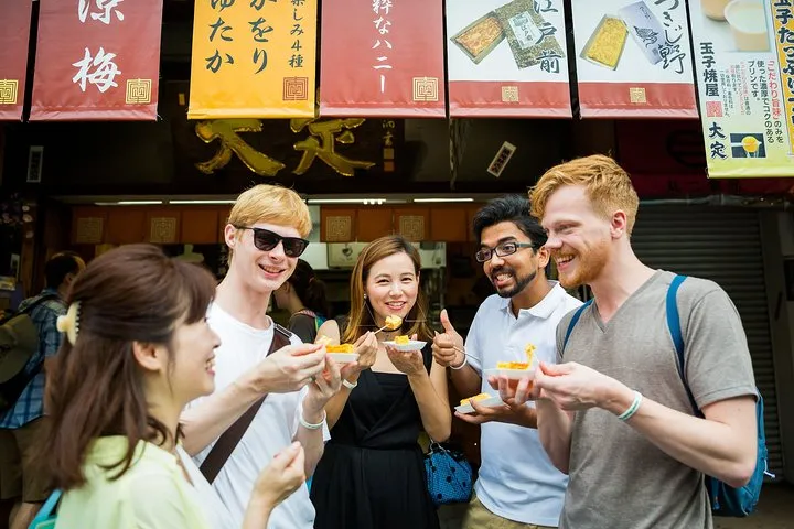 Tokyo Tsukiji Fish Market Food Walking Tour with 5 Tastings