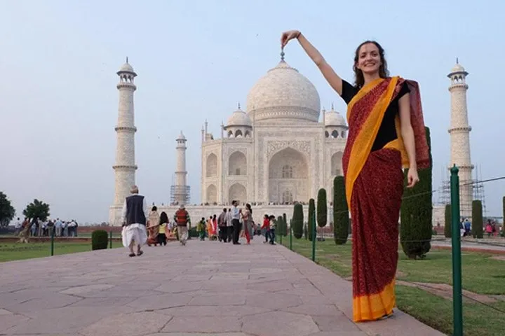 Private day Trip to Taj Mahal By Gatimaan Train From Delhi