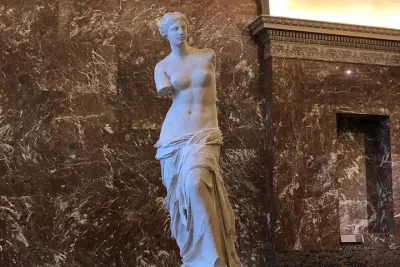 Louvre: Everything but the Mona Lisa - Limited to 6 Guests