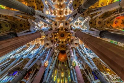 Sagrada Familia Tour with Local Guide and Skip the Line Ticket