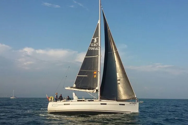 Wonderful 2 Hour Sailing trip including open bar and Pinchos