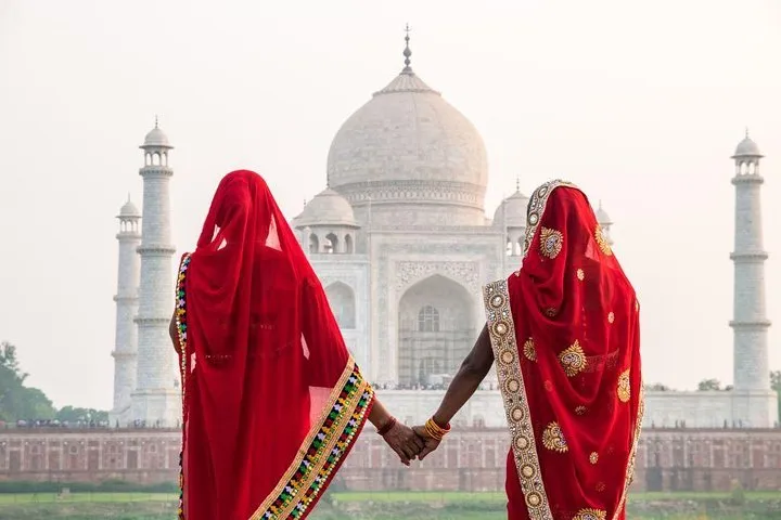 Taj Mahal Tour by Train with Lunch