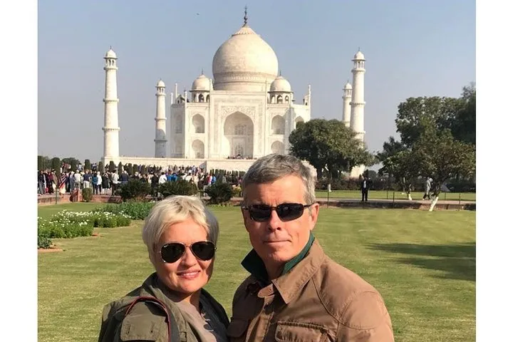 Overnight Agra with Taj Mahal visit and drop at Delhi Airport next day