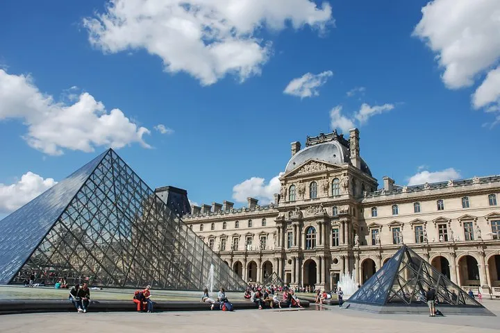 Guided Tour of the Louvre Museum with Seine River Cruise Ticket