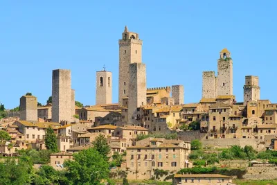 San Gimignano, Siena, Monteriggioni: Fully Escorted Tour, Lunch & Wine Tasting