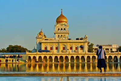 Visit Old Gurdwaras Of Delhi