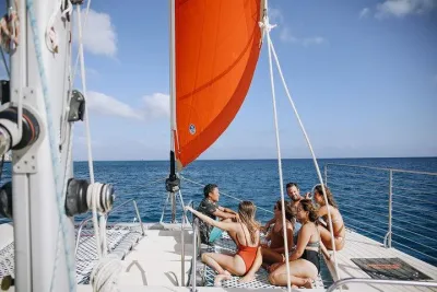 Waikiki Beach Afternoon Catamaran: Open Bar Tradewind Sail