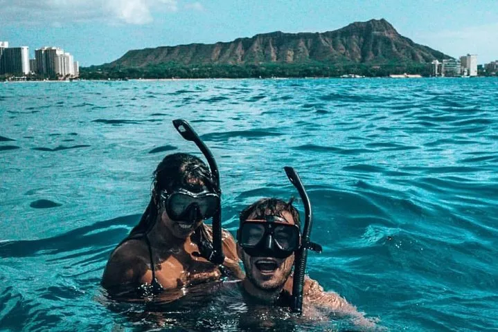Waikiki Beach Morning Turtle Canyon Snorkel: Catamaran Adventure