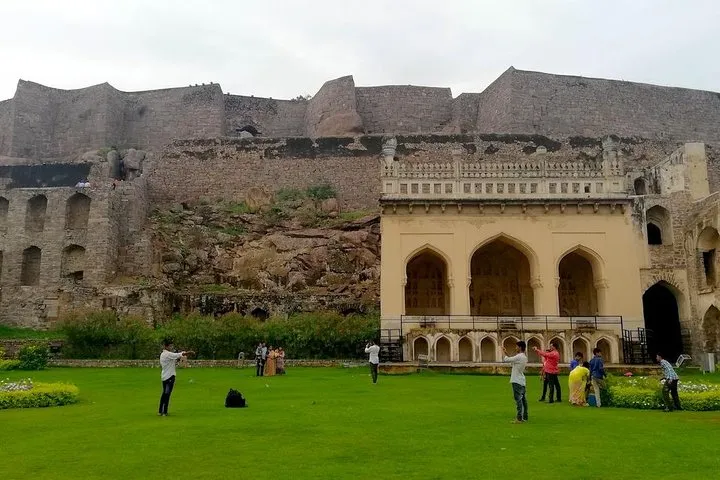 Half day Hyderabad tour to Golkonda fort & Qutub Shahi tombs in private car
