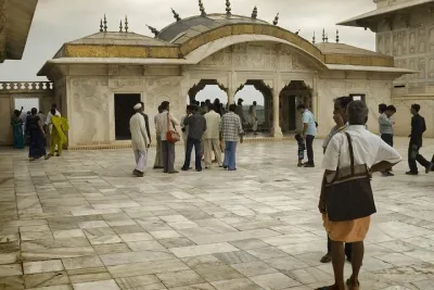 Taj Mahal and Agra Tour from Delhi by Express Train