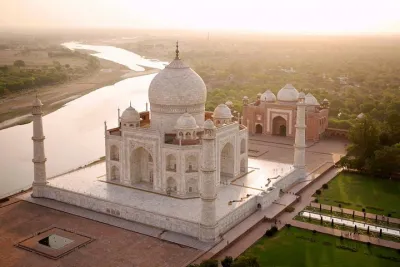 2 day trip to Agra from Mumbai with air tickets