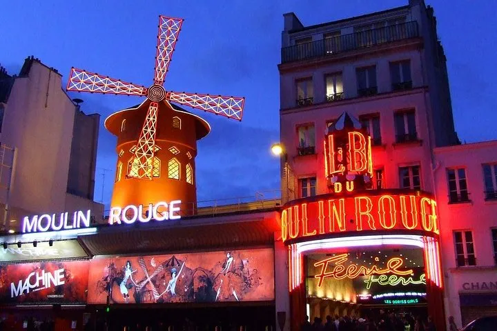 Montmartre from Moulin Rouge to Sacré Coeur Night Tour with Glass of Champagne