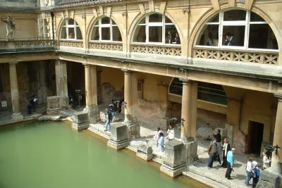Windsor, Stonehenge and Bath Day Trip from London Spanish
