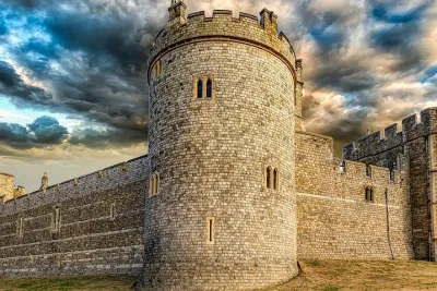 Private Driver guided tour Stonehenge Windsor castle and Bath.