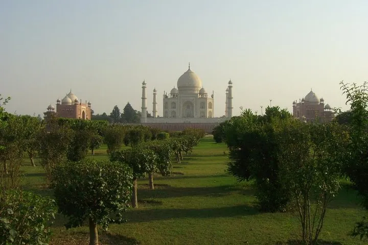 2 day trip to Agra from Hyderabad with air tickets