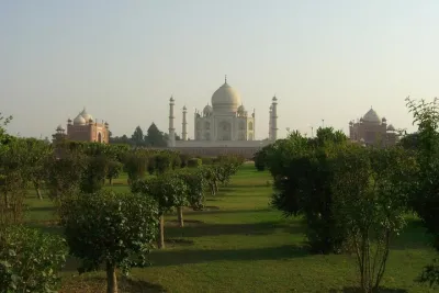2 day trip to Agra from Hyderabad with air tickets