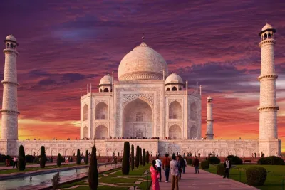 Taj Mahal Guided Tour From Delhi