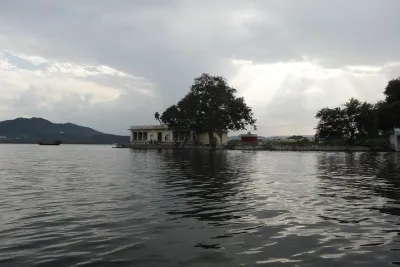 Udaipur - Boat ride at lake Pichhola