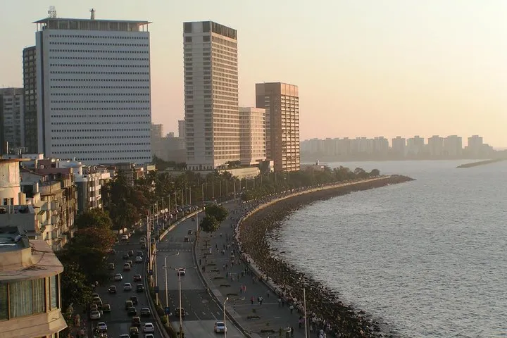 Mumbai - Guided private Half day tour to Cosmopolitan Indian city