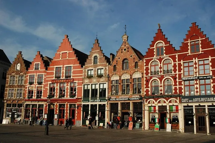 Bruges Guided Day Trip from Paris with Canal Cruise