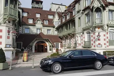 Paris Region Luxury Day in a Chauffeured Mercedes