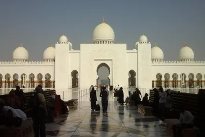 Abu Dhabi : Private Tour with professional Driver from Dubai