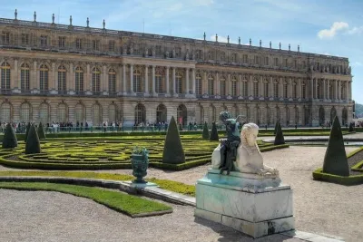 Versailles and Giverny Tour Hotel Pickup