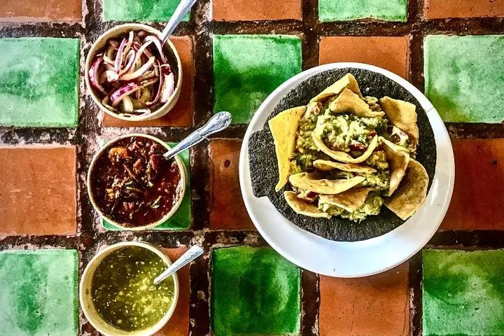 Mexico City Historical Centre Food Tour with 7 Tastings & Drinks