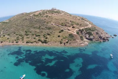 Private tour to Cape Sounio with exquisite meal at Vouliagmeni