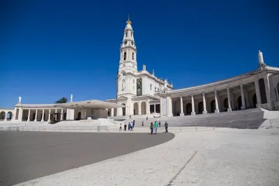 Private Tour to Fatima, Nazaré and Óbidos
