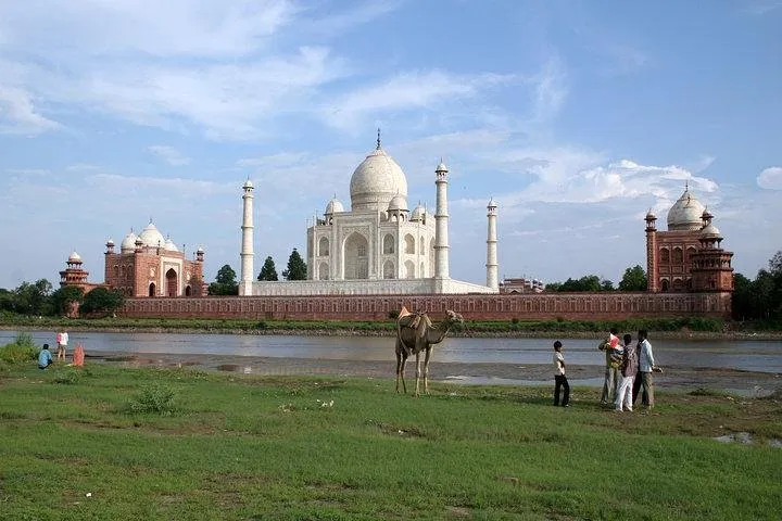 Taj Mahal Day Tour from Delhi with All Step Entry Fee, Tour Guide and Lunch
