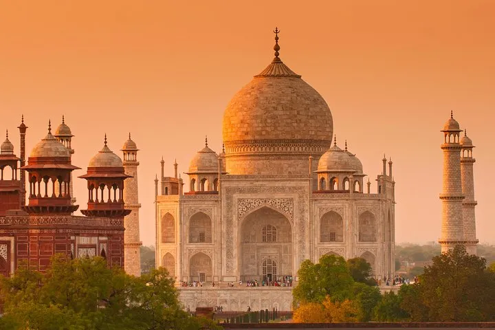 Private Day trip to Agra with Taj Mahal,Fort and lunch at 5 Star