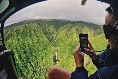 Doors Off West Maui and Molokai 45 minute Helicopter Tour