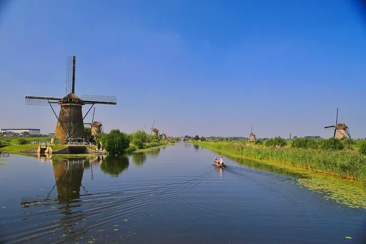 Kinderdijk private tour WINDMILLS in luxury Jaguar S Type