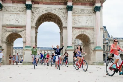 Highlights of Paris Bike Tour w/ a Local Guide (English or Dutch)