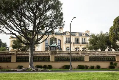 Private Scandals and Ghost Tour of Hollywood and Beverly Hills