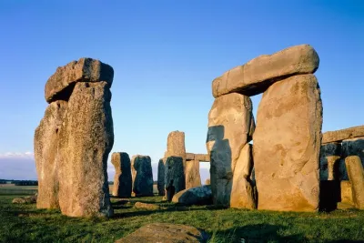 Windsor Castle, Stonehenge & Oxford Private Car Tour from London