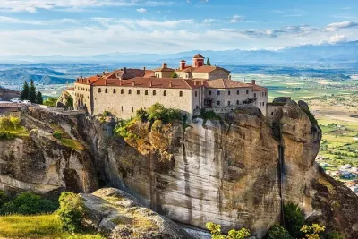 Highlights of the Mainland: Delphi and Meteora