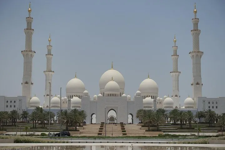 Abu Dhabi City & Sheikh Zayed Mosque Tour