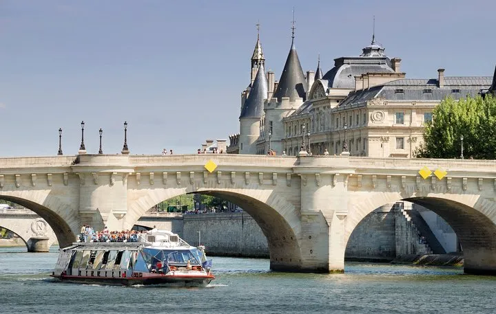 Paris Tour with Lunch at the Eiffel Tower and Seine River Cruise