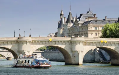 Paris Tour with Lunch at the Eiffel Tower and Seine River Cruise