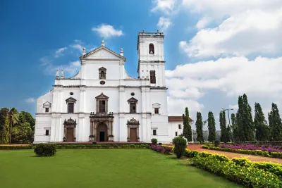 Private Portuguese Heritage Tour: Se Cathedral, Basilica of Bom Jesus and Dona Paula Beach...