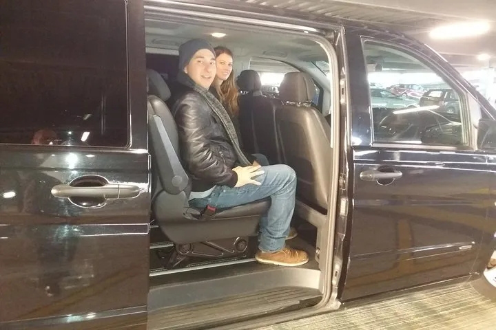 Private Round Trip Transfer between London Airports and Hotel