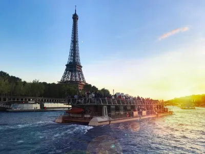 Paris Seine River Sightseeing Cruise with Commentary by Bateaux Parisiens