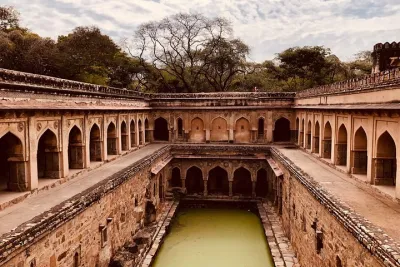 Private Walking Tour: South Delhi Heritage including Qutub Minar and Mehrauli Archaeologic...