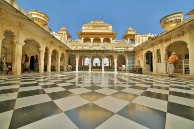 9-Day Golden Triangle with Udaipur City of Lakes Tour from Delhi