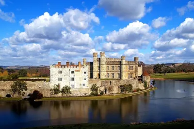 Leeds Castle, Canterbury, Dover & Greenwich Cruise from London